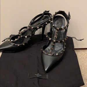 Valentino Garavani noir rock stud pumps